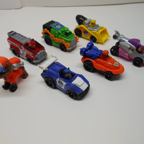 Paw Patrol: The Movie Liberty Total City Rescue Vehicle Playset and 6 Cars - Picture 5 of 15